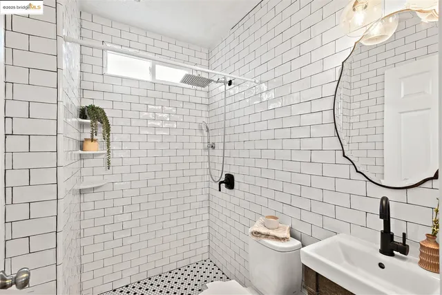 $899,000 | 5524 Shattuck Avenue, Oakland, CA 94609