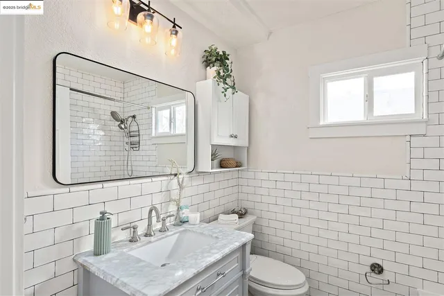 $899,000 | 5524 Shattuck Avenue, Oakland, CA 94609