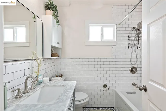 $899,000 | 5524 Shattuck Avenue, Oakland, CA 94609