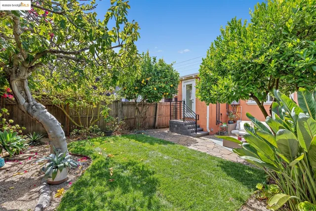 $899,000 | 5524 Shattuck Avenue, Oakland, CA 94609