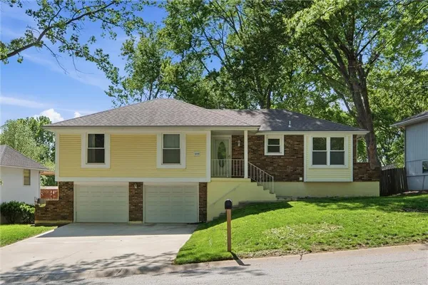 $284,900 | 4908 South Shrank Drive, Independence, MO 64055