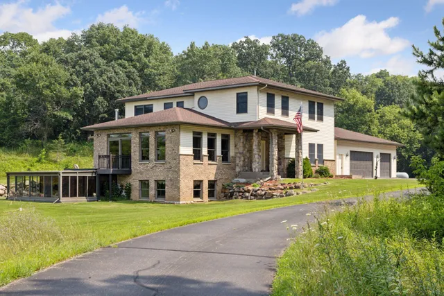 $849,900 | 241 A Glen Circle, River Falls, WI 54022