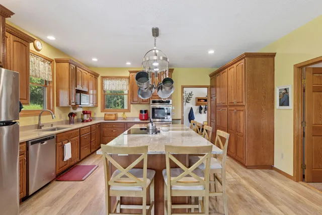 $849,900 | 241 A Glen Circle, River Falls, WI 54022