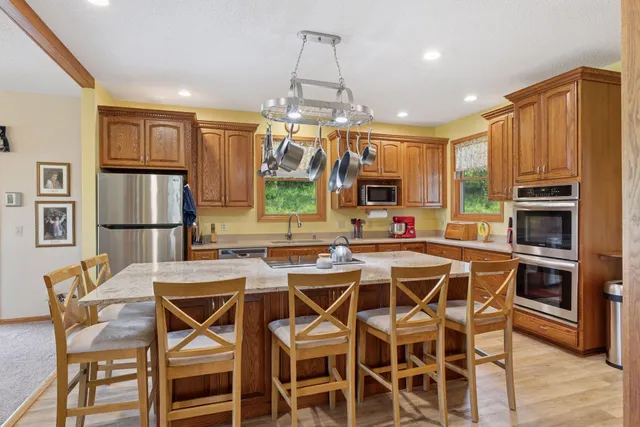 $849,900 | 241 A Glen Circle, River Falls, WI 54022