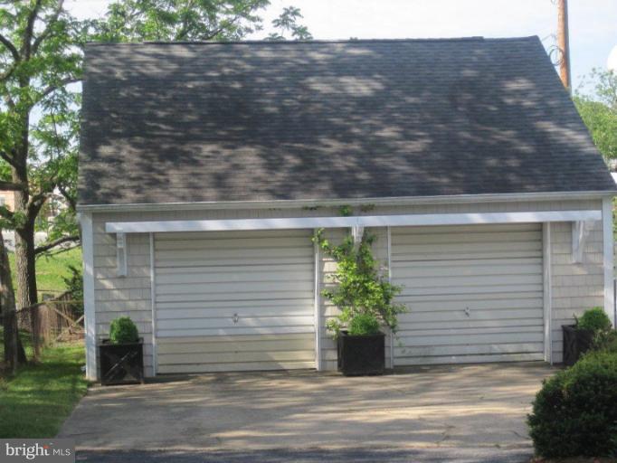 25445 Point Lookout Road Leonardtown, MD 20650 - Photo 4 of 22 2-car garage
