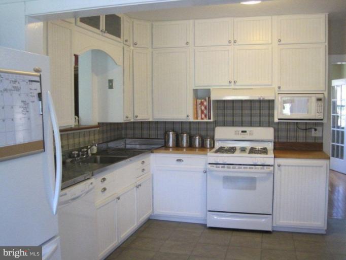 25445 Point Lookout Road Leonardtown, MD 20650 - Photo 7 of 22 Kitchen