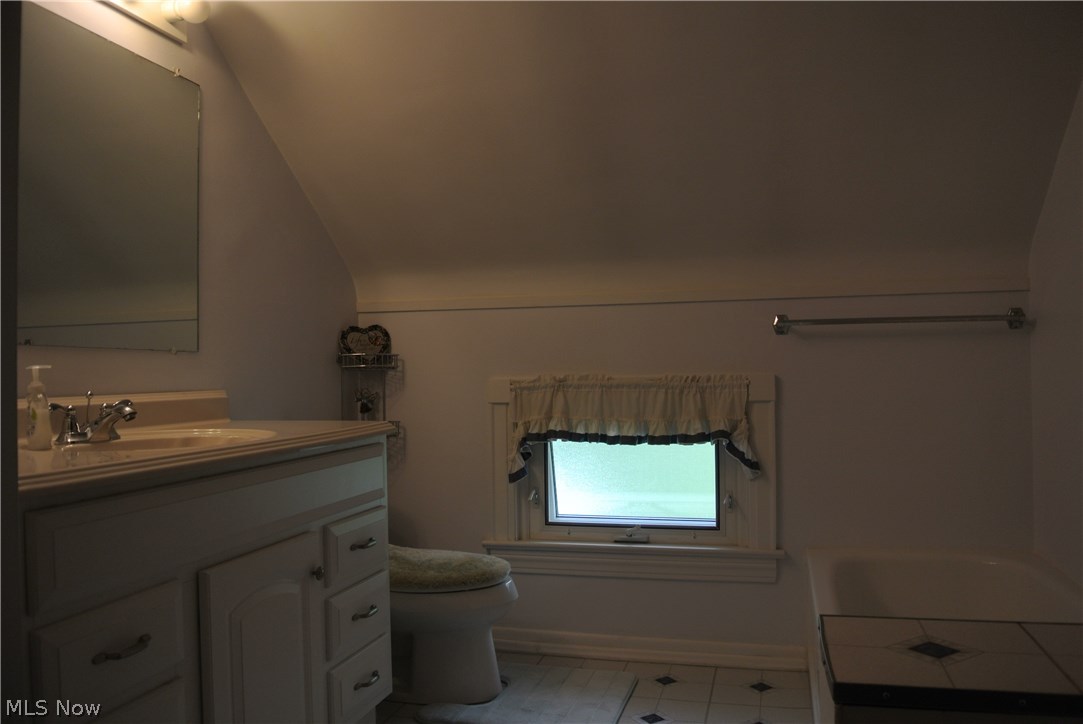 2945 Hillside Road Independence, OH 44131 - Photo 20 of 35 Upstairs Bath