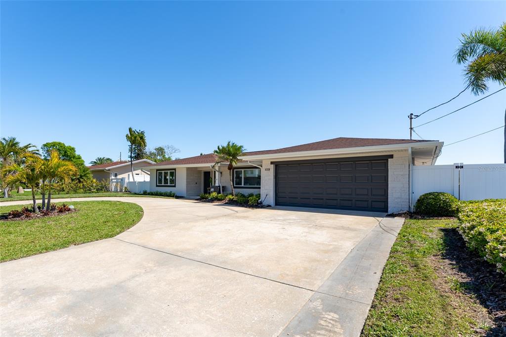 405 Buttonwood Lane Largo, FL 33770 - Photo 12 of 51