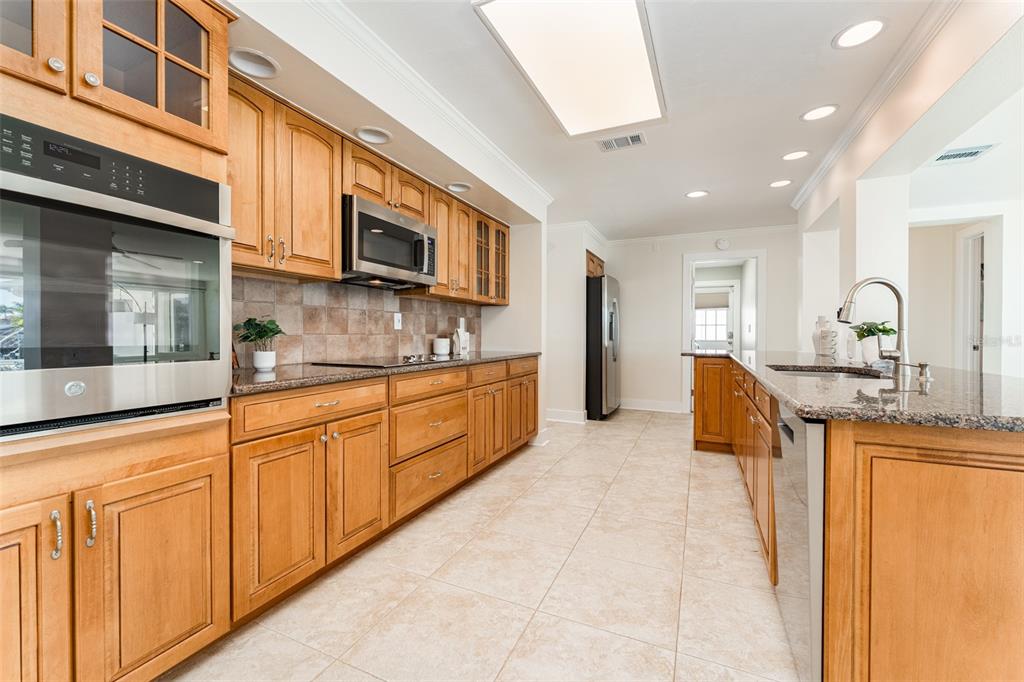 405 Buttonwood Lane Largo, FL 33770 - Photo 22 of 51