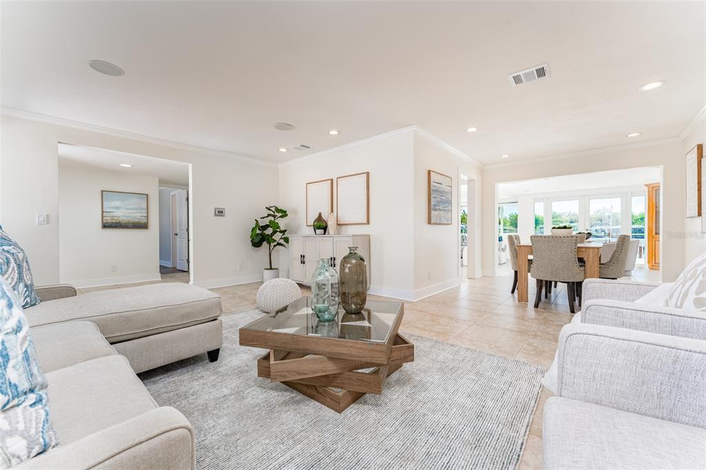 405 Buttonwood Lane Largo, FL 33770 - Photo 4 of 51