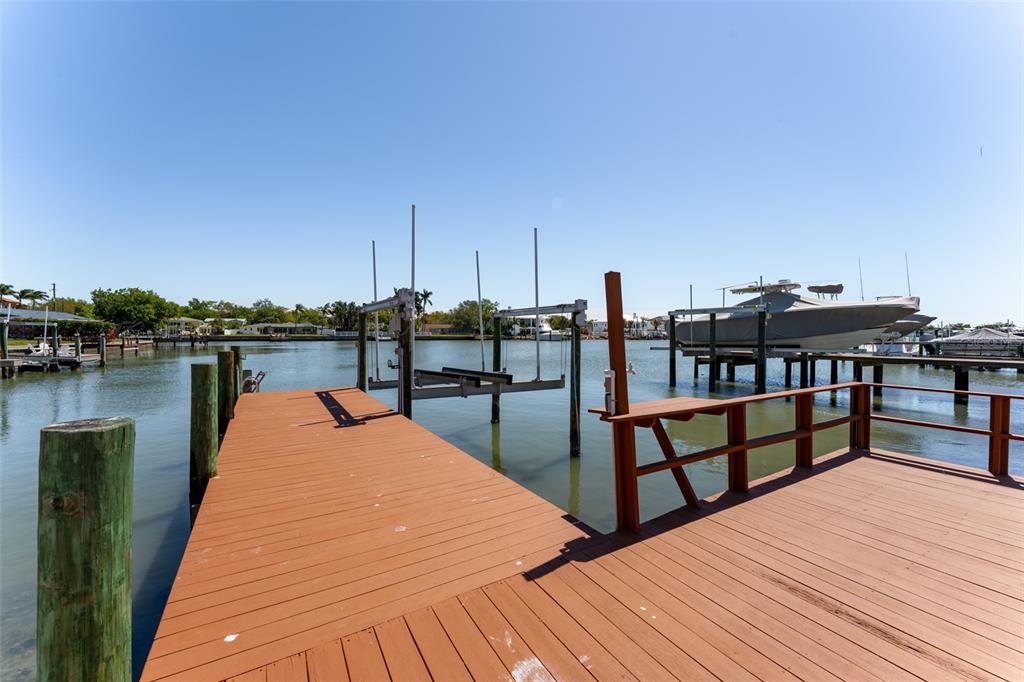 405 Buttonwood Lane Largo, FL 33770 - Photo 8 of 51