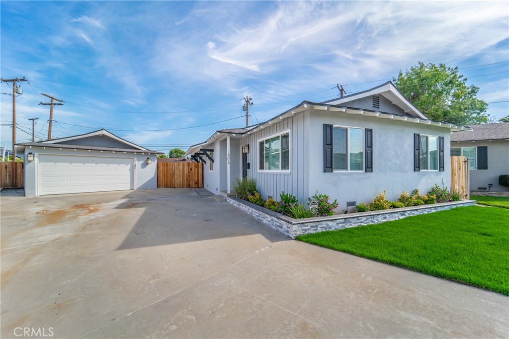 Beautiful home curb appeal.