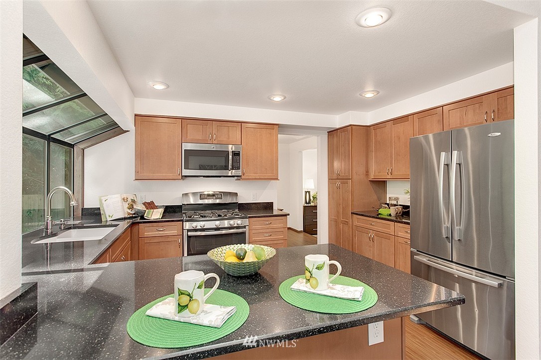 2408 243rd Place Southeast Bothell, WA 98021 - Photo 8 of 16