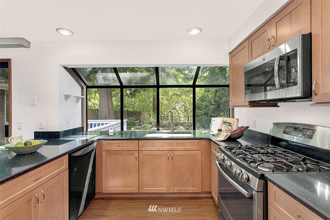 2408 243rd Place Southeast Bothell, WA 98021 - Photo 9 of 16