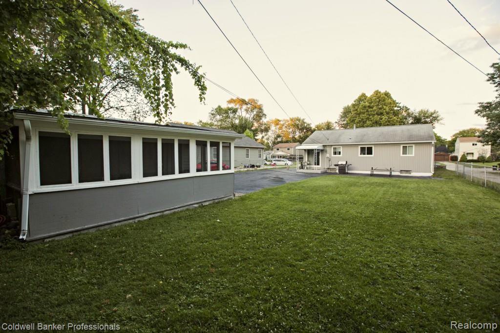 4009 Kent Road Royal Oak, MI 48073 - Photo 9 of 41 0011.jpg