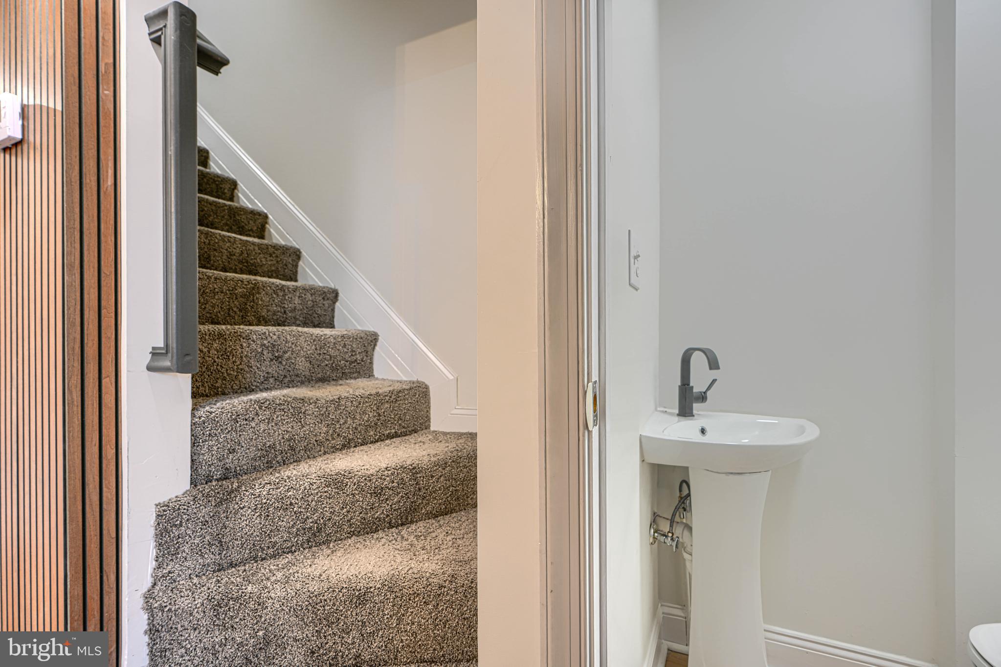 1905 Heathfield Road Baltimore, MD 21239 - Photo 17 of 49