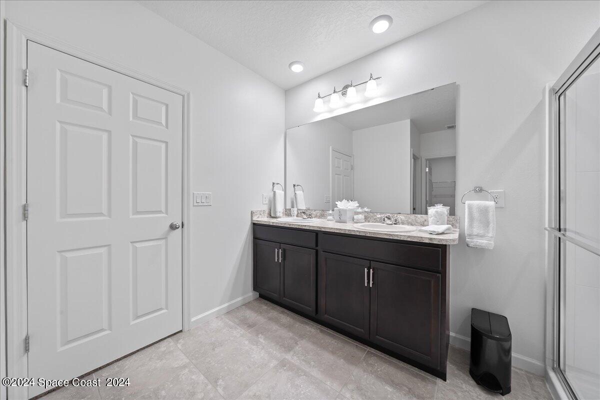 694 Old Country Rd S East Palm Bay, FL 32909 - Photo 15 of 42 Owners bath