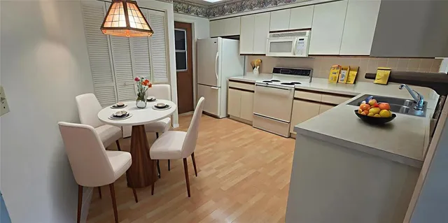 $249,900 | 665 Foxwood Boulevard, Englewood, FL 34223