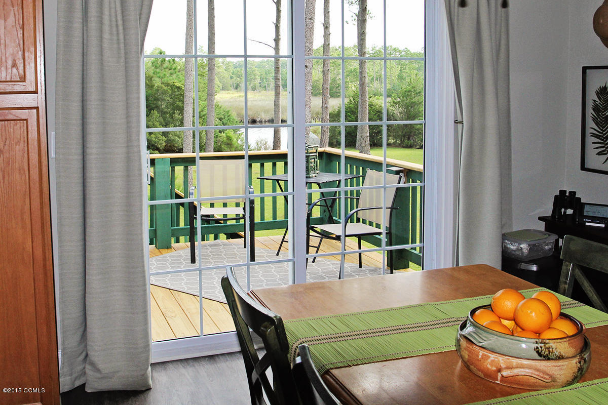 192 West Back Creek Road Beaufort, NC 28516 - Photo 13 of 42 dining view