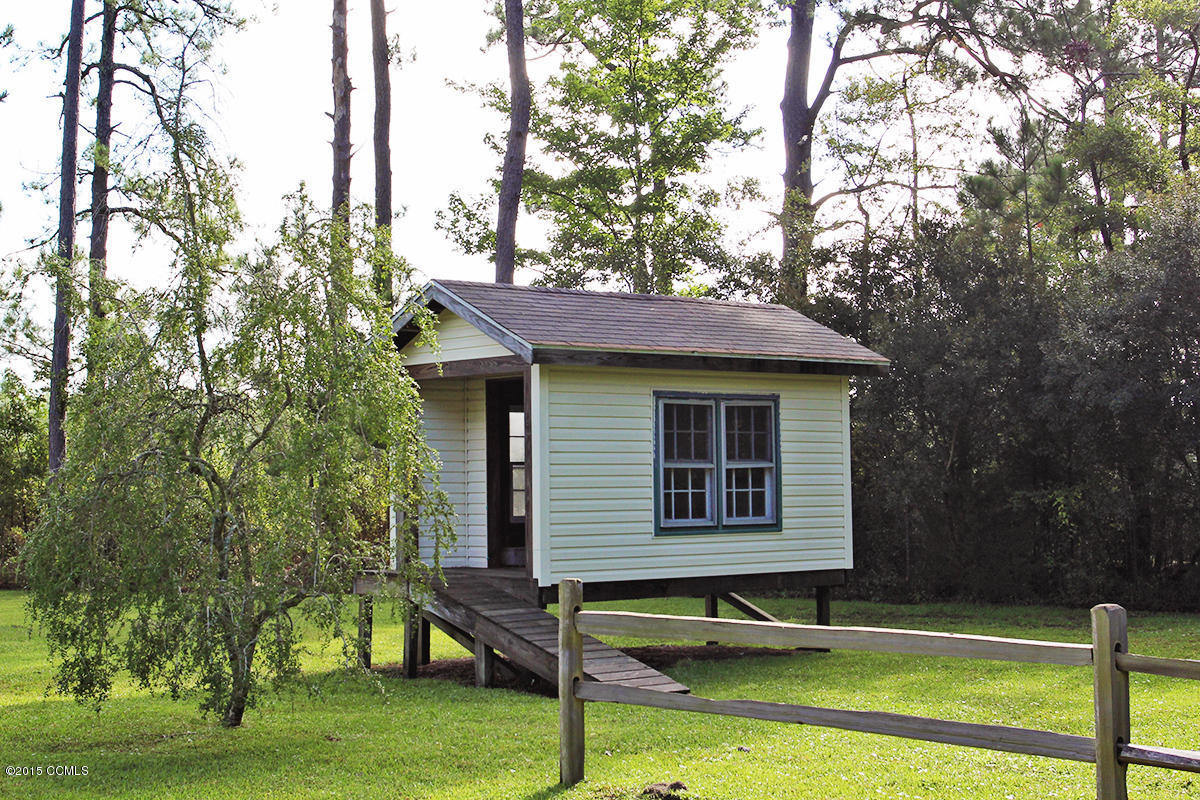 192 West Back Creek Road Beaufort, NC 28516 - Photo 33 of 42 Dog house