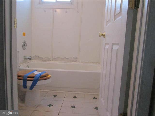 7419 Berkshire Road Baltimore, MD 21224 - Photo 13 of 20 Bath
