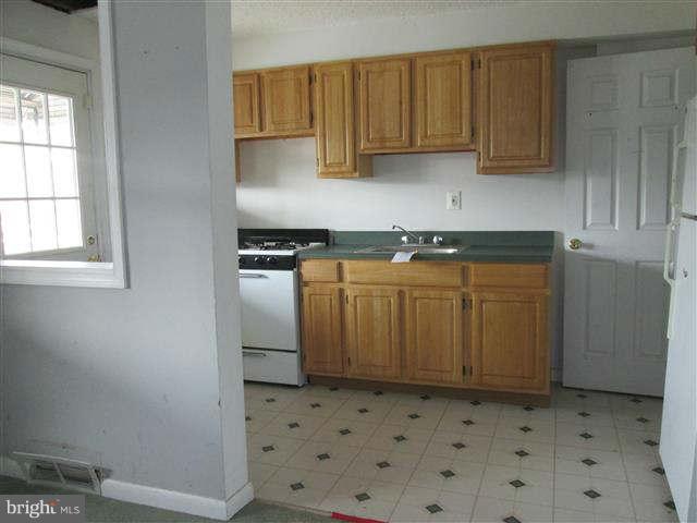 7419 Berkshire Road Baltimore, MD 21224 - Photo 5 of 20 Kitchen