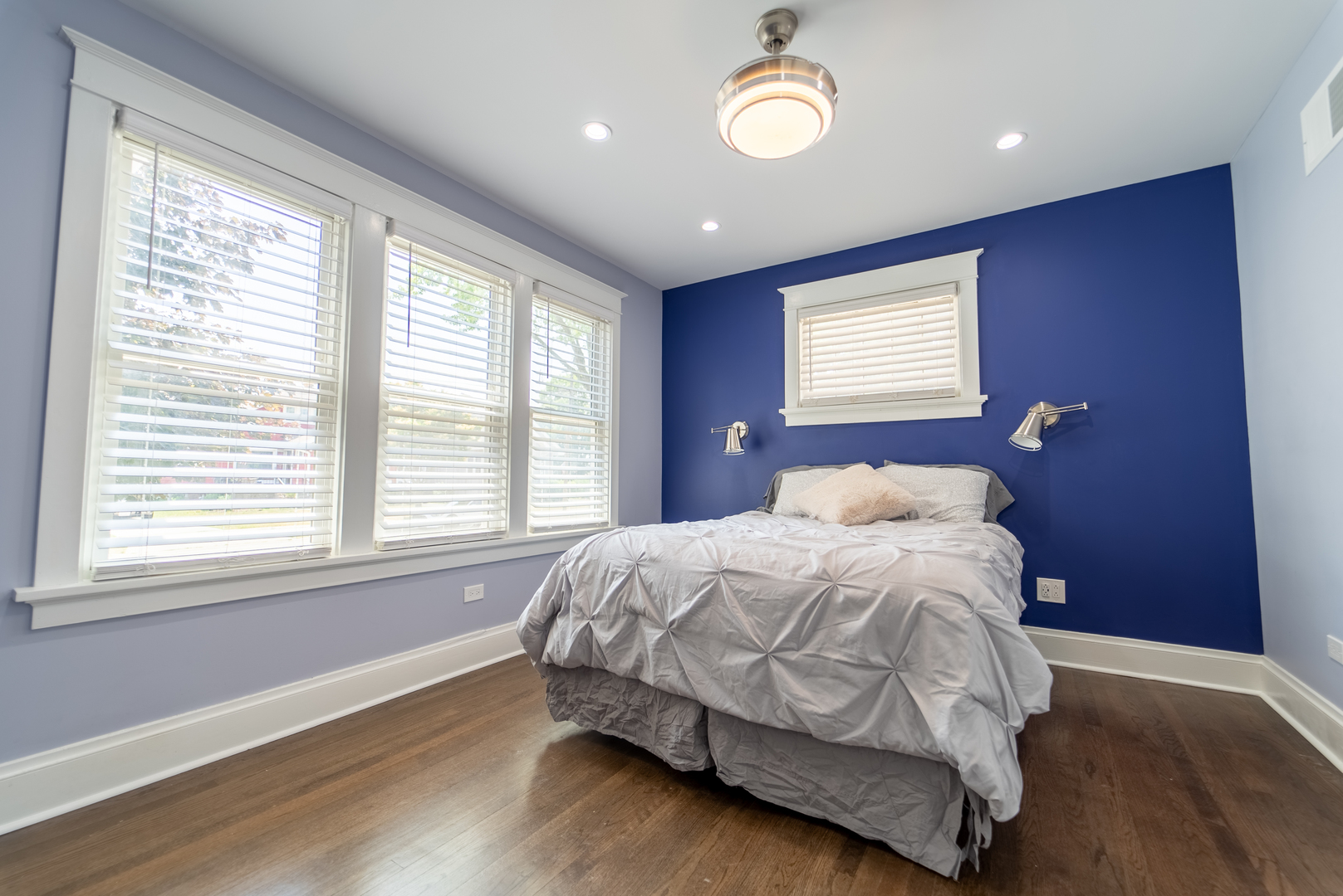 118 East North Avenue Addison, IL 60101 - Photo 20 of 50 a bedroom with a bed and a window