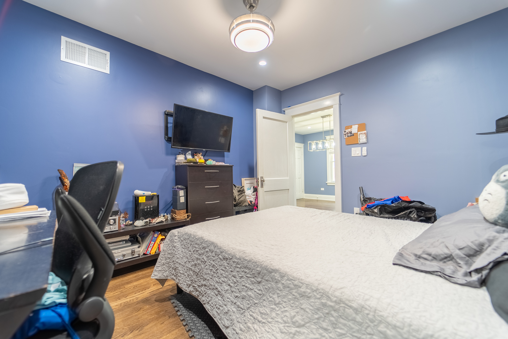 118 East North Avenue Addison, IL 60101 - Photo 26 of 50 a bedroom with a bed desk and a window