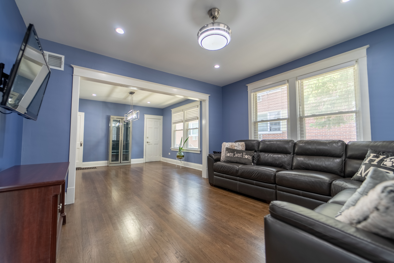 118 East North Avenue Addison, IL 60101 - Photo 8 of 50 a living room with furniture and a large window