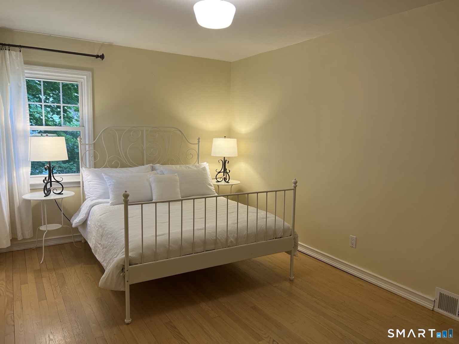 186 Schiller Road Fairfield, CT 06825 - Photo 13 of 15 Gallery Image 13