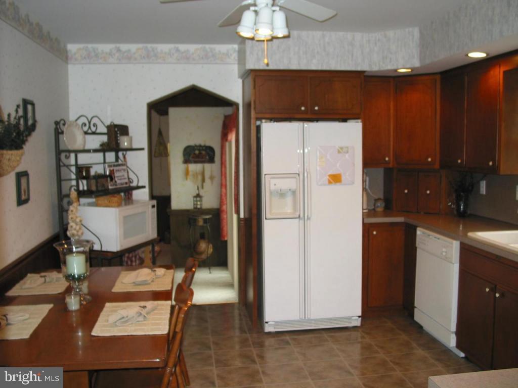 120 Pleasant View Drive Lititz, PA 17543 - Photo 7 of 31