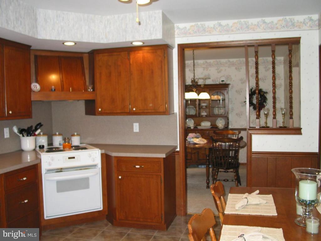 120 Pleasant View Drive Lititz, PA 17543 - Photo 8 of 31