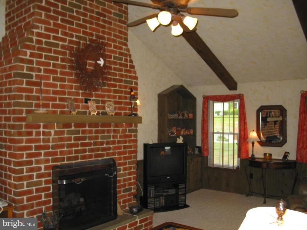 120 Pleasant View Drive Lititz, PA 17543 - Photo 9 of 31