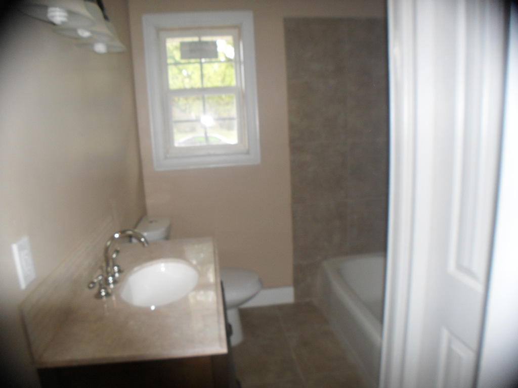 5408 Newberry Road Northwest Knoxville, TN 37921 - Photo 16 of 24 Main Bath