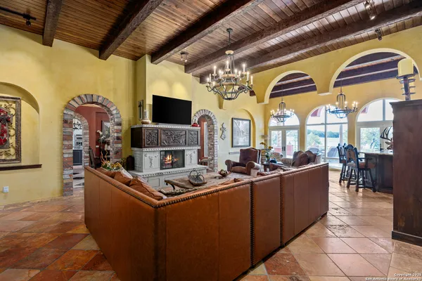 $8,500,000 | 4198 Bear Springs Road, Pipe Creek, TX 78063