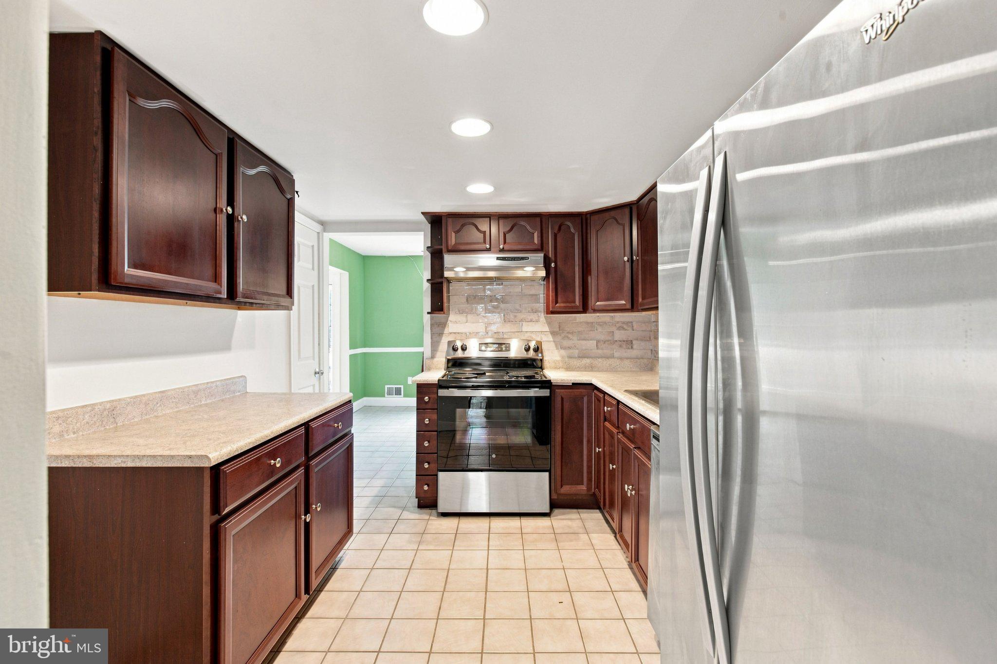 12003 Pheasant Drive Laurel, MD 20708 - Photo 9 of 27 Gallery Image 9