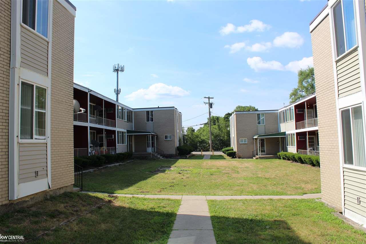 19145 Berg Road Detroit, MI 48219 - Photo 6 of 19 31355778-5.JPG