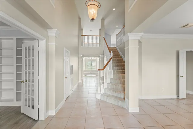 a view of entryway with a front door