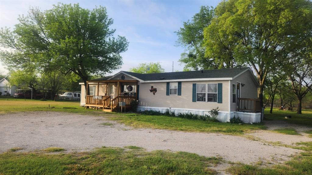 7241 South Interstate 45 Service Road Alma, TX 75119 - Photo 10 of 11 Manufactured / mobile home featuring a front lawn and a deck