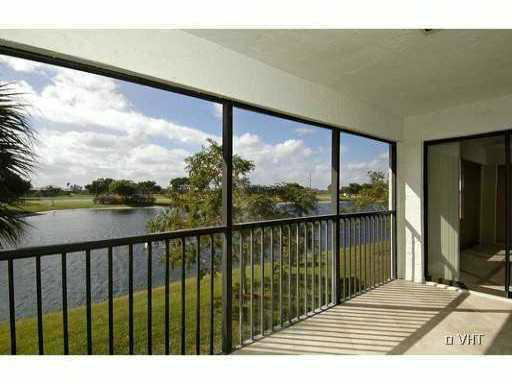 22791 Trelawny Terrace, Unit B Boca Raton, FL 33433 - Photo 8 of 8 Patio view