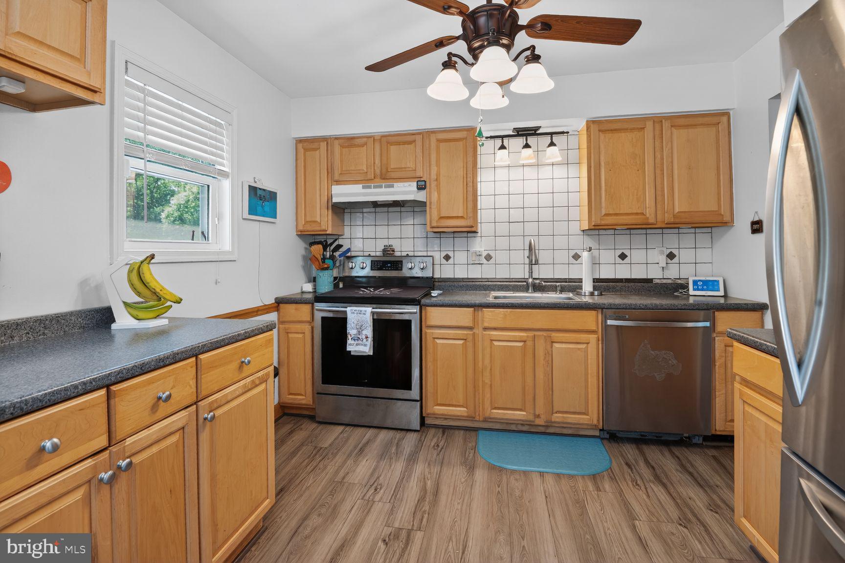 847 Streaker Road Sykesville, MD 21784 - Photo 9 of 41 Stainless Steel appliances!