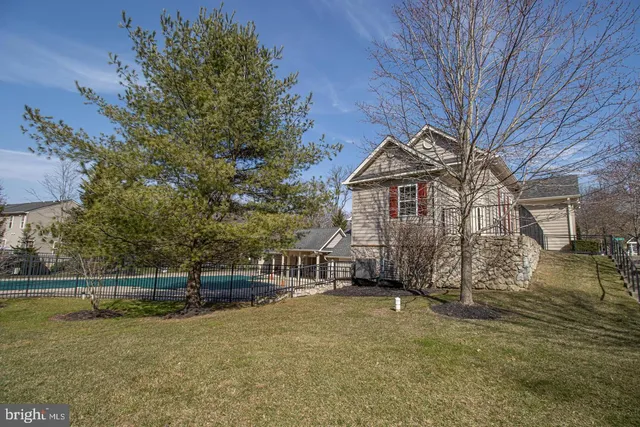 a view of multiple houses with a yard