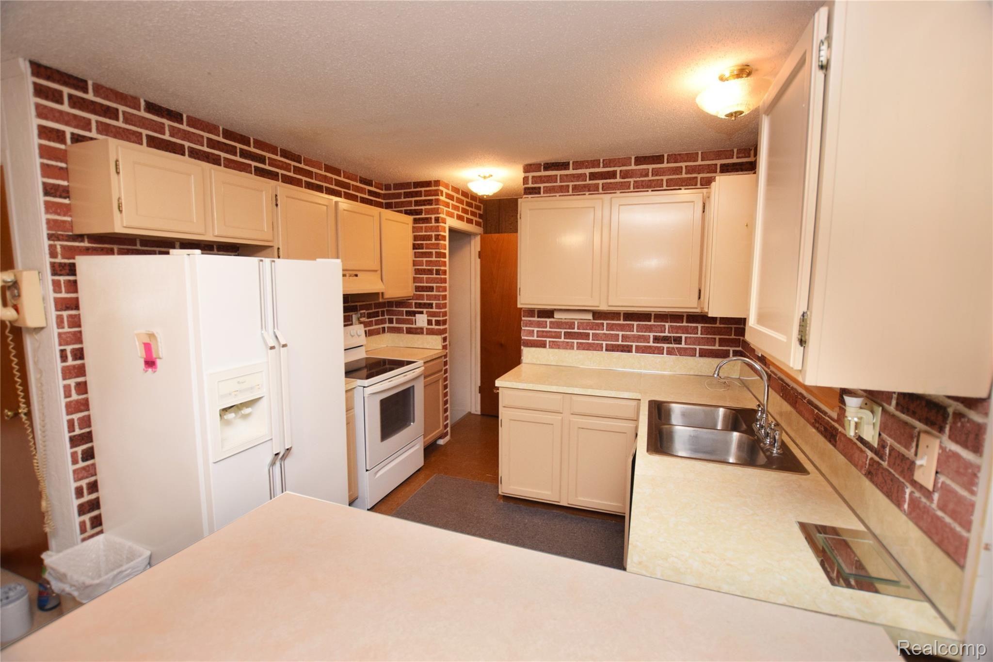14184 North Road Fenton, MI 48430 - Photo 4 of 16 Kitchen with Faux Brick Walls