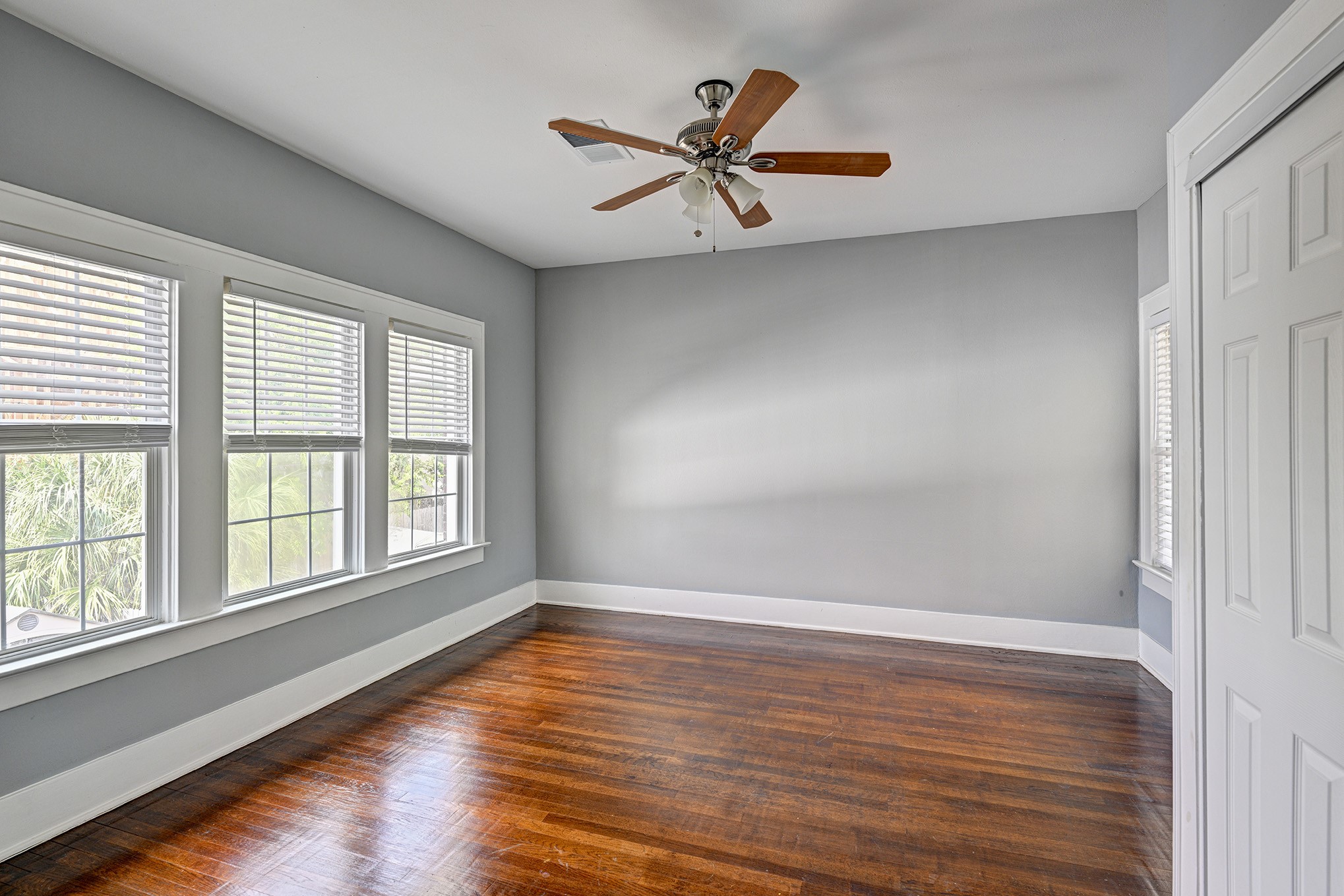 512 West Pierce Street Houston, TX 77019 - Photo 12 of 21 wooden floor in an empty room with a window