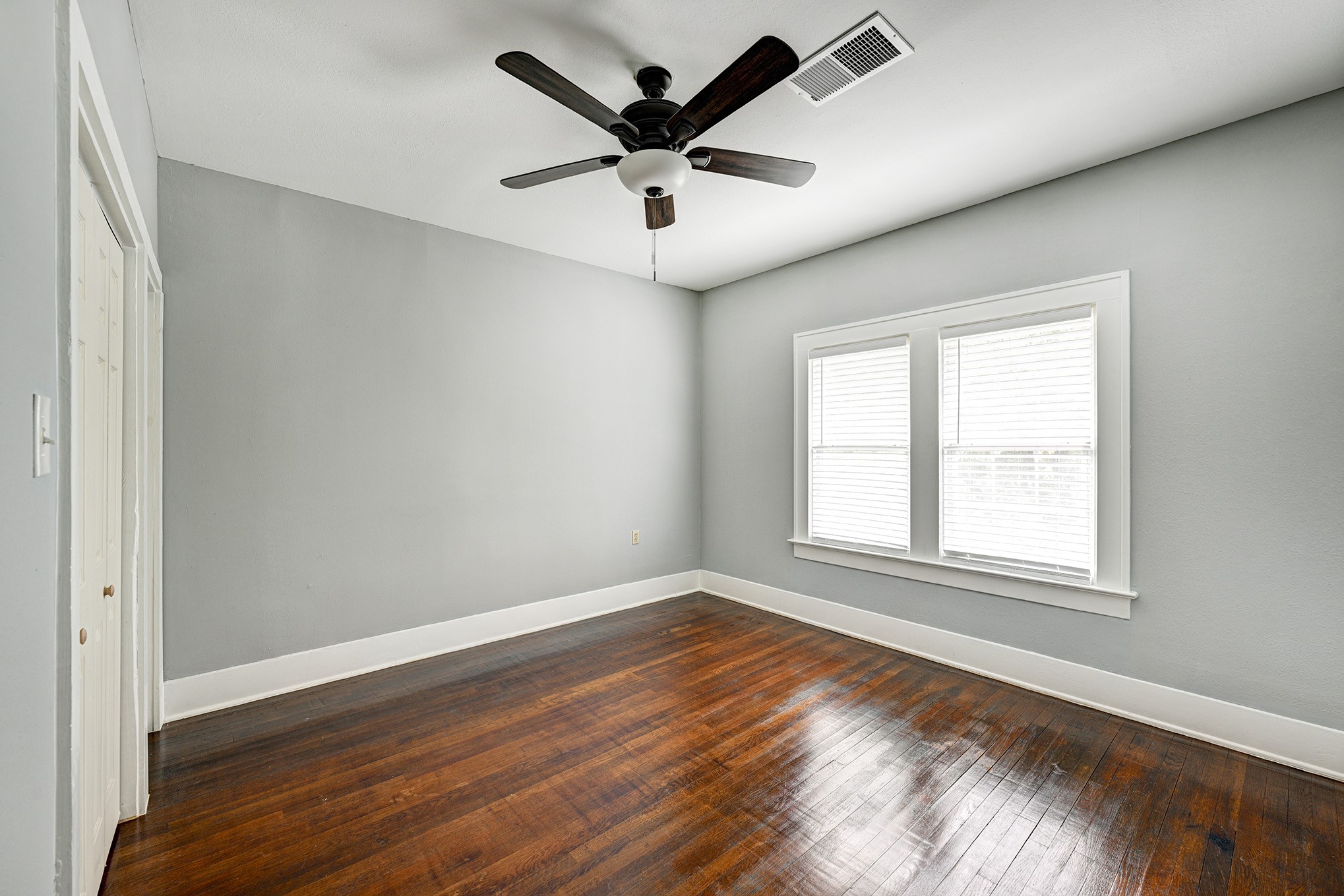 512 West Pierce Street Houston, TX 77019 - Photo 14 of 21 an empty room with wooden floor and windows