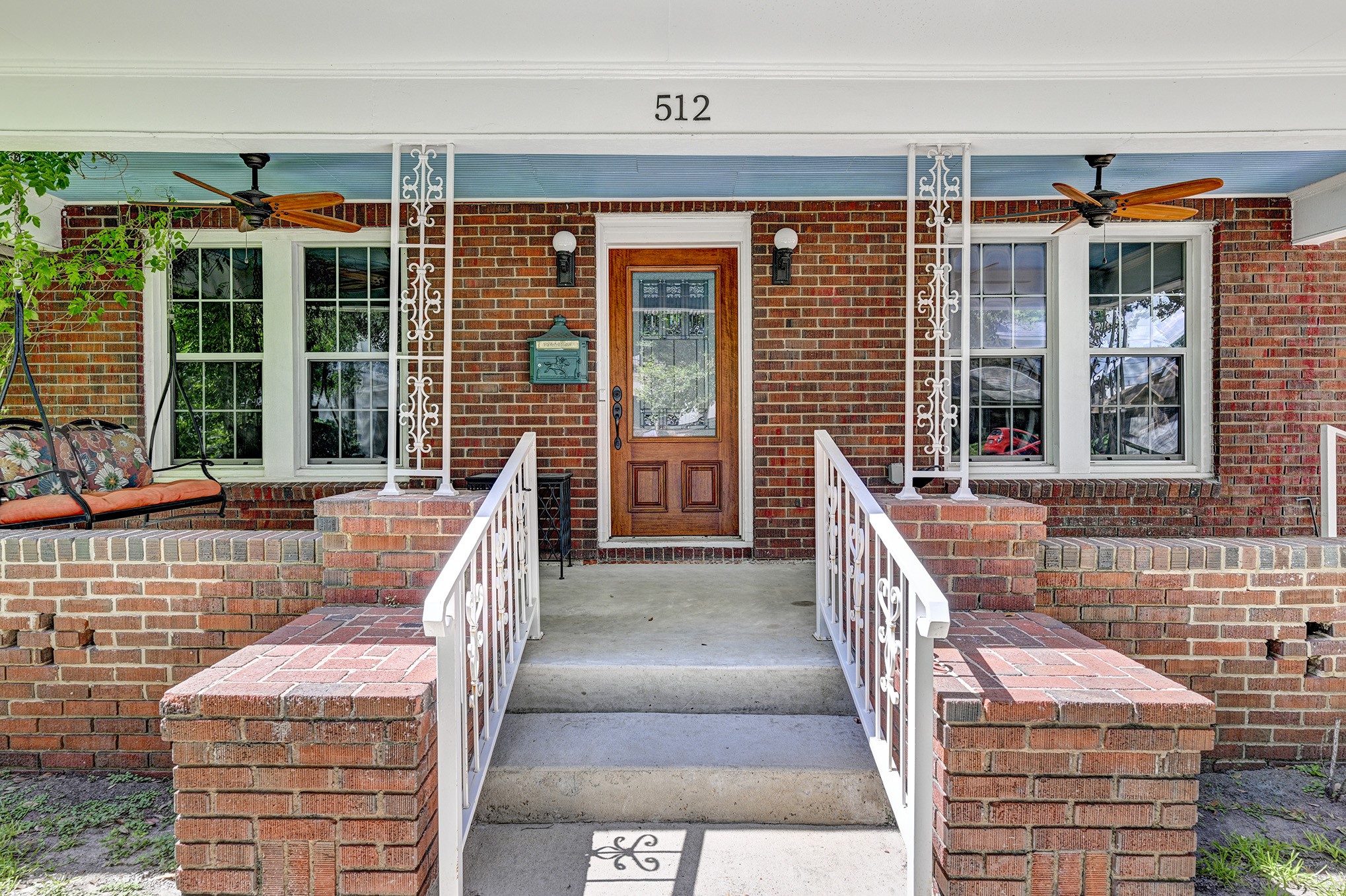 512 West Pierce Street Houston, TX 77019 - Photo 2 of 21 a view of a house with a porch