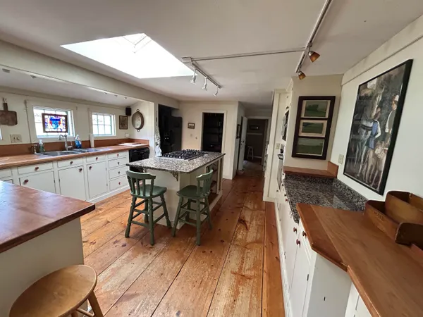 $3,800 | 266 North Haverhill Road, Kensington, NH 03833