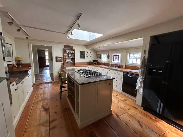 $3,800 | 266 North Haverhill Road, Kensington, NH 03833