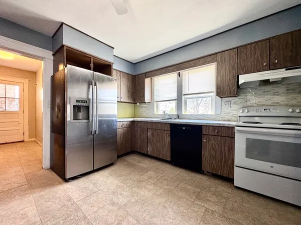 $3,000 | 58 Longfellow Road, Unit 2, Worcester, MA 01602