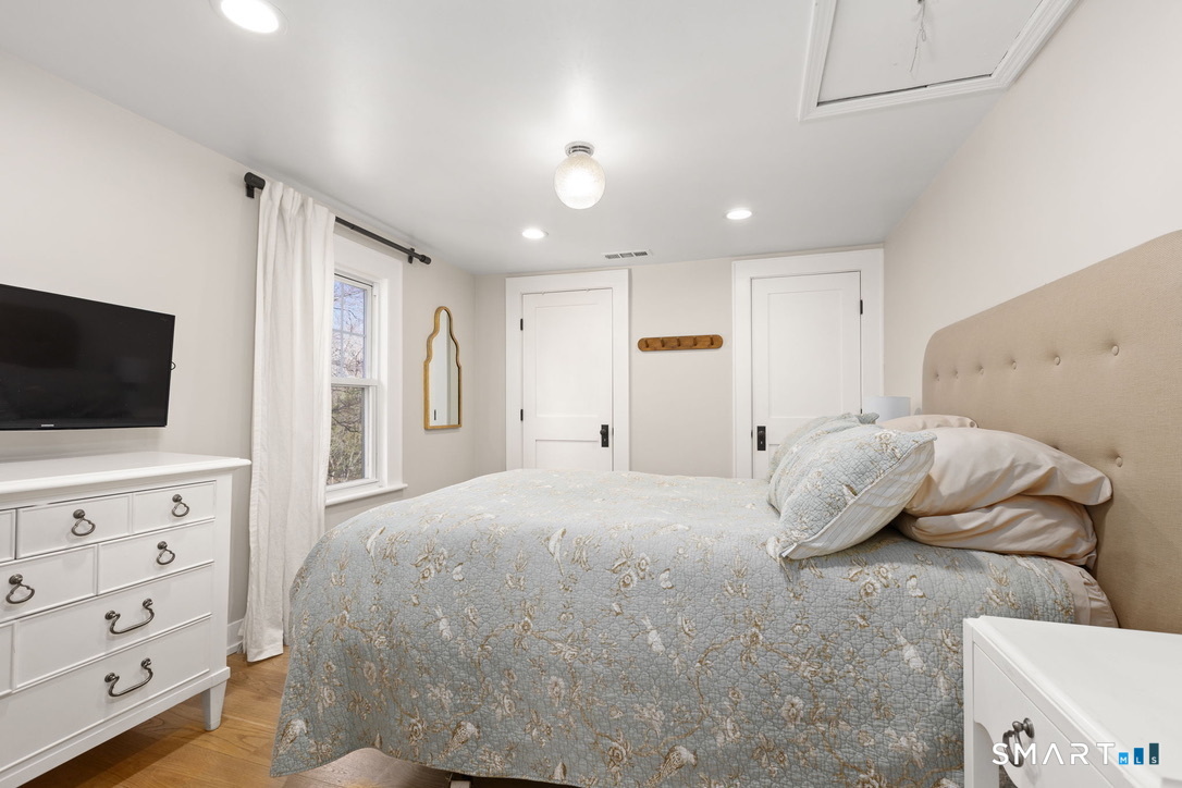 46 Devils Garden Road Norwalk, CT 06854 - Photo 12 of 20